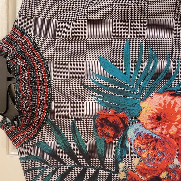 Blouse elastic neck. - Picture 2 of 6